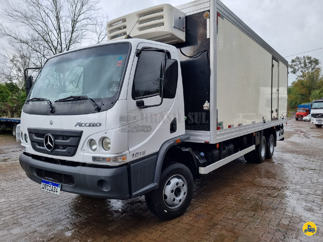 CAMINHAO MERCEDES-BENZ MB 1016 Baú Frigorífico Truck 6x2 Brasil Sul Caminhões PORTAO RIO GRANDE DO SUL RS